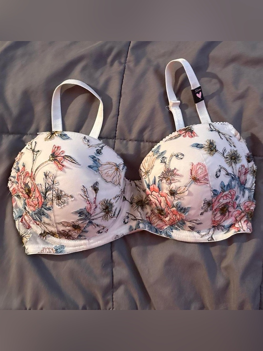 Floral Lace-Trim Underwire Bra - White/Pink